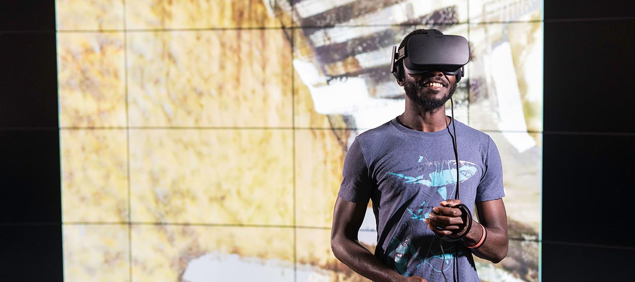 A student wearing virtual reality glasses.