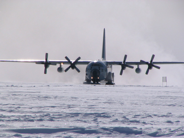 Ski plane at NEEM