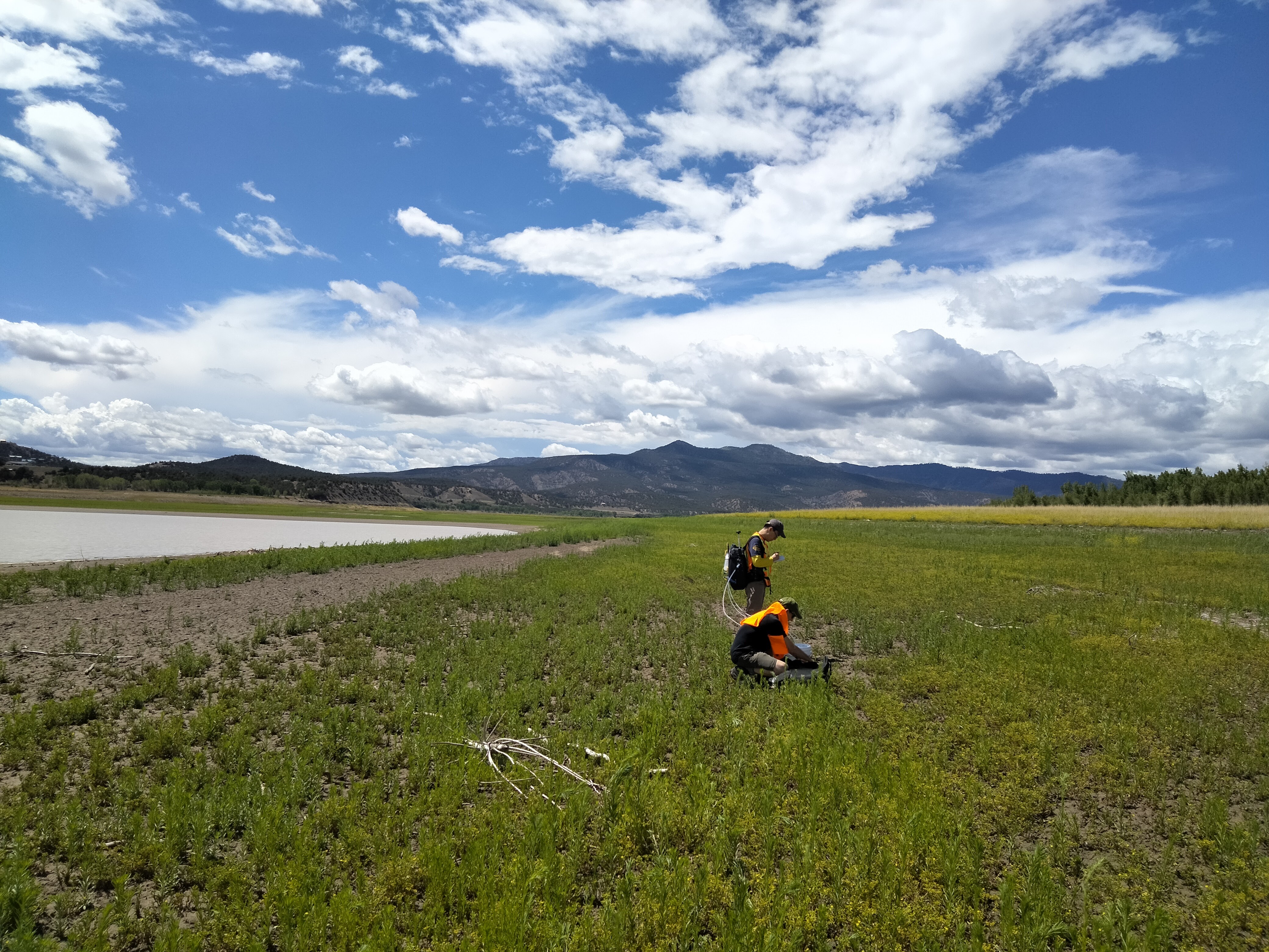 Vas and Mingzhe sampling at Lake Navajo, CO