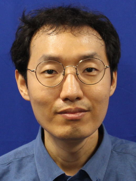 Headshot of Professor Park.