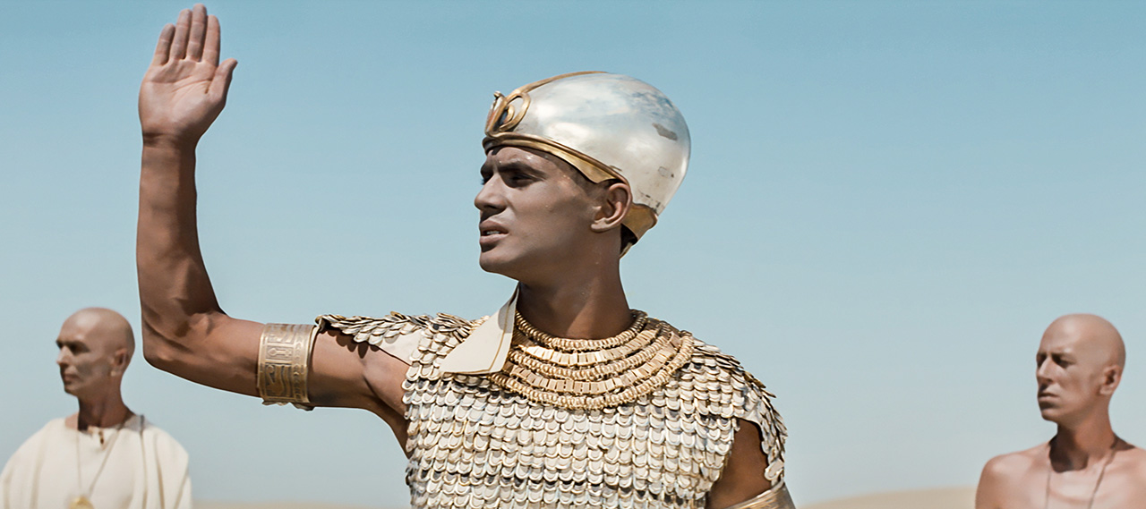 A pharaoh looking off into the distance.