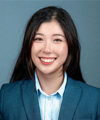 Headshot of Michelle.