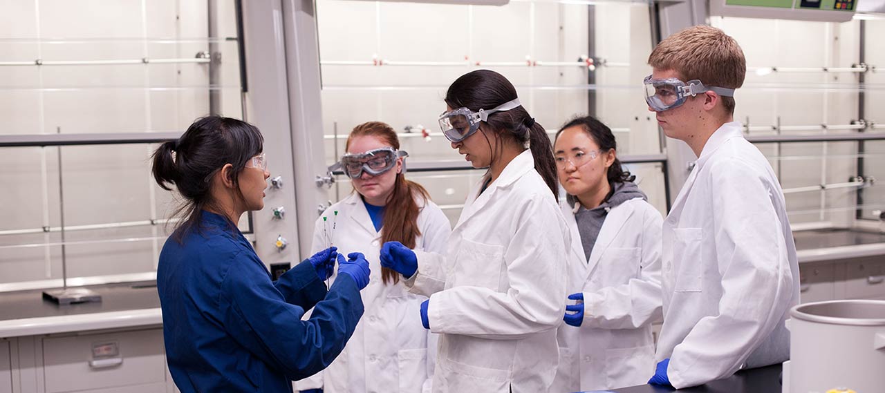 PhD student Hanan Alwaseem in the Fasan Lab.