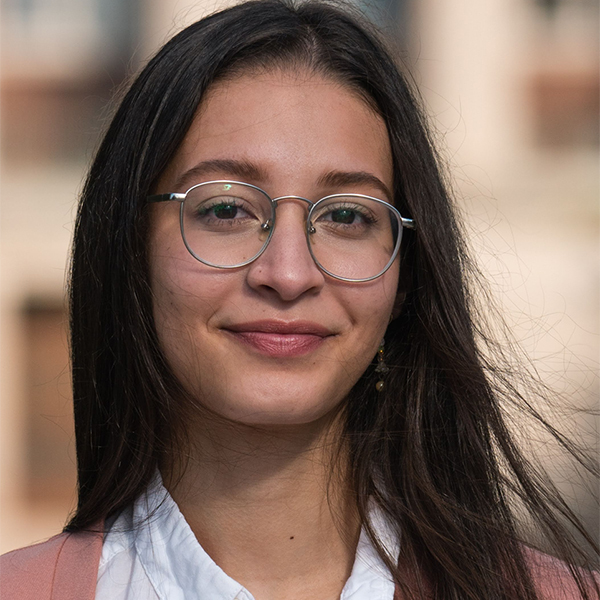 Headshot of Naylea Santos.