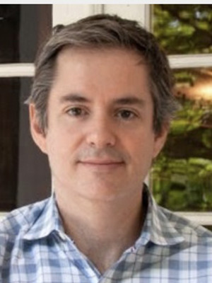 Fernando Parro headshot.