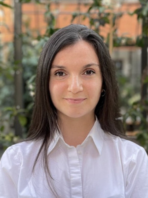 Iris Vrioni headshot.