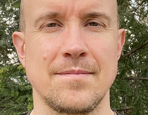 Headshot of Tom Weber, cropped.