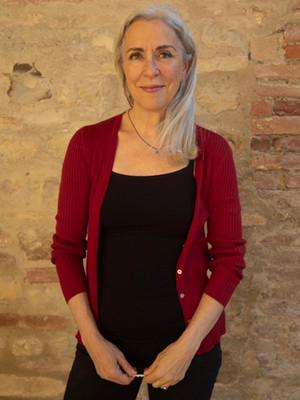 Headshot of Catherine Barnett