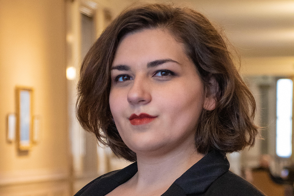 Lauren's headshot.