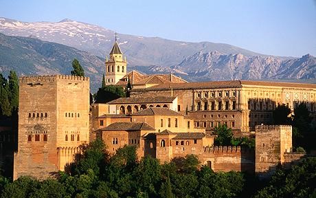 A view of Granada from outside.