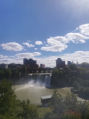 blue sky over rochester dam falls