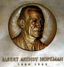 plaque dedicated to Arendt Hopeman