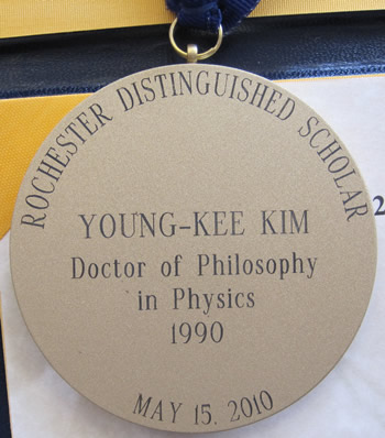 Young-Kee Kim receives 2010 Rochester Distinguished Scholar Award