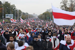 People protesting in the streets of Belarus.